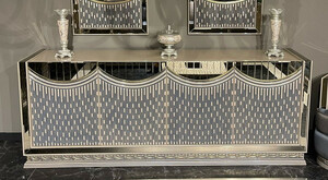 Casa Padrino Luxus Art Deco Massivholz Sideboard Creme / Gold - Massivholz Schrank mit 4 Tren - Art Deco Mbel - Luxus Mbel - Luxus Einrichtung - Luxus Qualitt