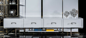 Casa Padrino Luxus TV Schrank Wei� / Gold / Silber 260 x 45 x H. 60 cm - Wohnzimmer Sideboard mit 4 Schubladen - Wohnzimmer M�bel - Luxus M�bel - Hotel M�bel