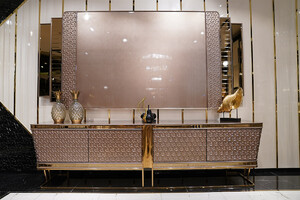 Casa Padrino Luxus TV Schrank Set Grau / Gold - Massivholz Wohnzimmer Sideboard mit TV Rckwand - Luxus Mbel - Wohnzimmer Mbel