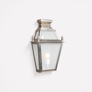 Casa Padrino Luxus Au�en Laterne Messing Vernickelt B. 26 x H. 33 cm - Handgefertigte Laterne aus Schmiedeeisen - Luxus Kollektion - Edel & Prunkvoll