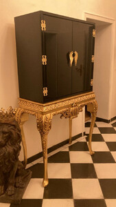 Pomp��s by Casa Padrino Luxus Barock Barschrank Schwarz / Gold - Pomp��ser Barock Weinschrank designed by Harald Gl��ckler - Barock Bar M�bel - Edel & Prunkvoll