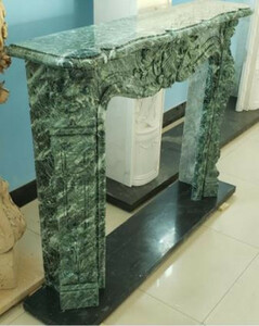 Casa Padrino Luxus Barock Kaminumrandung Grn 140 x 30 x H. 108 cm - Prunkvolle Kaminumrandung aus hochwertigem Marmor - Deko Accessoires im Barockstil