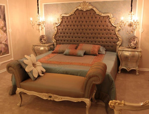 Casa Padrino Luxus Barock Schlafzimmer Set Braun / Silber / Gold - 1 Doppelbett mit Kopfteil & 2 Nachttische & 1 Sitzbank - Barock Schlafzimmer Möbel - Edel & Prunkvoll