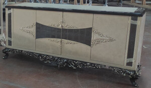 Casa Padrino Luxus Barock Sideboard Creme / Silber / Grau / Gold - Barockstil Massivholz Schrank mit 4 Tren - Luxus Mbel im Barockstil - Barock Mbel - Edel & Prunkvoll