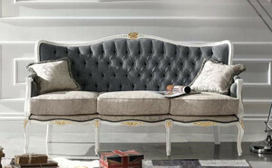 Casa Padrino Luxus Barock Sofa Grau / Hellgrau / Wei� / Gold - Edles Wohnzimmer Sofa mit elegantem Muster und 2 dekorativen Kissen - Barock M�bel - Luxus Qualit�t - Made in Italy