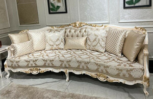 Casa Padrino Luxus Barock Sofa Gold / Wei� / Gold - Handgefertigtes Wohnzimmer Sofa mit elegantem Muster und dekorativen Kissen - Wohnzimmer M�bel im Barockstil