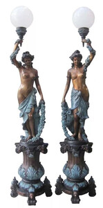 Casa Padrino Luxus Jugendstil Stehleuchten Set Damen Bronze / Mehrfarbig / Wei� 60 x 60 x H. 234 cm - Prunkvolle Bronze Skulpturen mit Lampe - Barock & Jugendstil Bronze Stehleuhten
