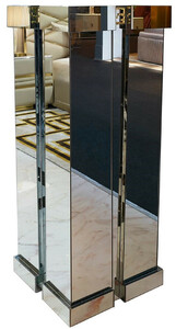 Casa Padrino Luxus Sulen Blumenvase Gold 50 x 50 x H. 150 cm - Verspiegelte Sulen Pflanzenvase - Wohnzimmer Deko Vase - Hotel Deko Sulenvase - Luxus Mbel - Luxus Qualitt - Made in Italy