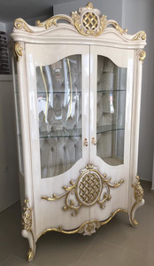 Casa Padrino Luxus Barock Vitrine Wei / Gold 130 x 50 x H. 222 cm - Prunkvoller Vitrinenschrank mit 2 Glastren und 2 Glasregalen - Barock Mbel