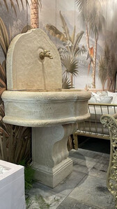 Casa Padrino Luxus Barock Wandbrunnen Grau 85 x 58,5 x H. 146 cm - Prunkvoller Barockstil Keramik Brunnen - Barock Garten Brunnen - Barock Deko Accessoires