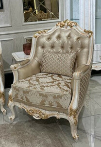 Casa Padrino Luxus Barock Wohnzimmer Sessel Gold / Wei� / Gold - Handgefertigter Barockstil Sessel mit elegantem Muster und dekorativem Kissen - Barock Wohnzimmer M�bel