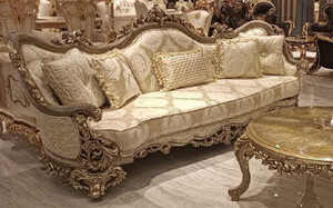 Casa Padrino Luxus Barock Wohnzimmer Sofa mit Muster Gold / Grau - Handgefertigtes Barockstil Sofa - Luxus Wohnzimmer Mbel im Barockstil - Barock Mbel - Edel & Prunkvoll
