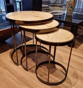 Casa Padrino Luxus Beistelltisch Set Beige / Messing - 3 Runde Metall Tische mit Marmorplatte - Wohnzimmer Mbel - Hotel Mbel - Luxus Mbel - Luxus Einrichtung - Mbel Luxus