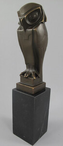 Casa Padrino Luxus Bronze Deko Figur Eule auf Marmorsockel Bronze / Schwarz 7 x 7 x H. 33 cm - Bronze Deko Skulptur - Schreibtisch Deko - Deko Accessoires - Luxus Accessoires