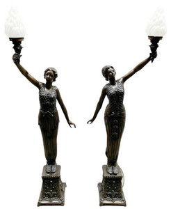 Casa Padrino Luxus Barock Stehleuchten Damen mit Fakeln Bronzefarben / Wei 65 x 30 x H. 190 cm - Elegante Bronze Deko Skulpturen - Prunkvolle Barock Bronze Leuchten