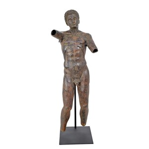 Casa Padrino Luxus Bronze Skulptur Antiker Athlet Torso auf Standfu� Rostbraun 40 x H. 120 cm - Gro�e Bronzefigur - Deko Figur im Antik Stil