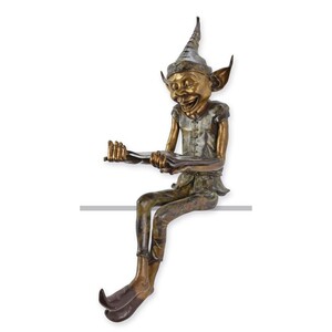 Casa Padrino Luxus Bronze Skulptur Lesender Kobold Bronze / Gr�n 35 x 55 x H. 110 cm - Gro�e Bronzefigur - Deko Figur