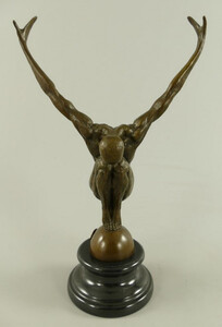 Casa Padrino Luxus Bronze Skulptur Turmspringer Bronze / Schwarz 18 x 10 x H. 29 cm - Bronze Figur mit Marmorsockel - Deko Accessoires