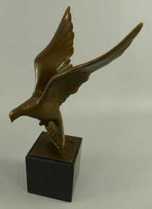 Casa Padrino Luxus Bronze Skulptur Vogel Taube im Flug Bronze / Schwarz 13 x 18 x H. 31 cm - Bronze Figur mit Marmorsockel - Deko Accessoires