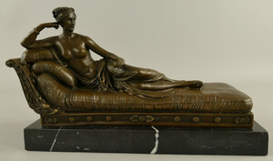 Casa Padrino Luxus Jugendstil Bronze Skulptur Dame auf Barock Chaiselongue Bronze / Schwarz 32 x 13 x H. 20 cm - Bronze Figur mit Marmorsockel - Schreibtisch Deko Accessoires