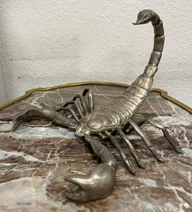 Casa Padrino Luxus Deko Bronze Figur Skorpion Silber 37 x 31 x H. 24 cm - Versilberte Deko Skulptur - Wohnzimmer Deko - Schreibtisch Deko
