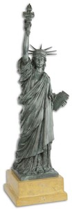 Casa Padrino Luxus Bronzefigur Freiheitsstatue Grau / Beige 20,2 x 17 x H. 61,5 cm - Bronze Skulptur mit Marmorsockel - Dekofigur