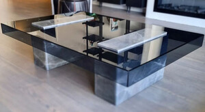 Casa Padrino Luxus Marmor Couchtisch mit Glasplatte Grau / Schwarz 140 cm