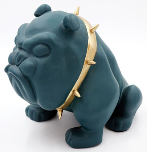 Casa Padrino Luxus Deko Figur Hund Bulldogge mit Halskette Gr�n / Gold H. 55 cm - Kunstharz Deko Skulptur - Wohnzimmer Deko - Luxus Deko Tierfigur