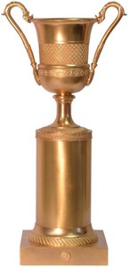 Casa Padrino Barock Bronze Deko Vase mit Sockel Bronzefarben 21,4 x 14,5 x H. 41,9 cm - Pokal - Troph�e - Wohnzimmer Dekoration