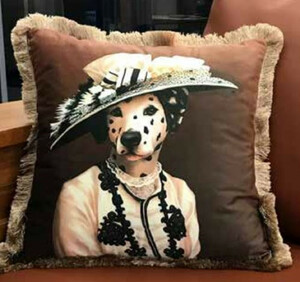 Casa Padrino Luxus Deko Kissen Dalmatiner Lady Mehrfarbig / Braun 45 x 45 cm - Bedrucktes Samt Kissen mit Fransen - Luxus Qualit�t
