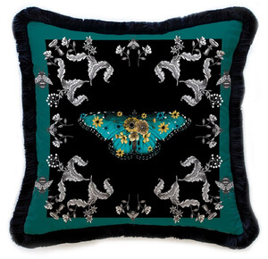 Casa Padrino Luxus Deko Kissen Schmetterling & Blumen Mehrfarbig / Schwarz 45 x 45 cm - Bedrucktes Samt Kissen mit Fransen - Luxus Deko Accessoires