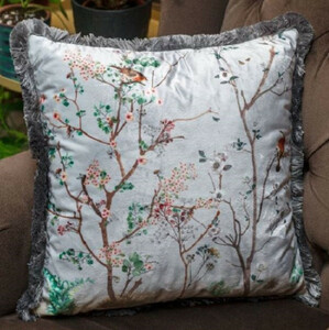 Casa Padrino Luxus Deko Kissen Pflanzen & V�gel Grau / Mehrfarbig 45 x 45 cm - Bedrucktes Samt Kissen mit Fransen - Luxus Qualit�t