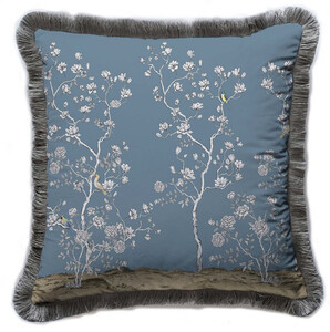 Casa Padrino Luxus Deko Kissen Str�ucher mit Blumen & V�gel Blau / Mehrfarbig / Grau 45 x 45 cm - Bedrucktes Samt Kissen mit Fransen - Luxus Deko Accessoires