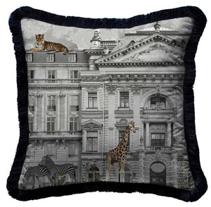 Casa Padrino Luxus Deko Kissen prunkvolles Haus & Tiere Grau / Mehrfarbig / Schwarz 45 x 45 cm - Bedrucktes Samt Kissen mit Fransen - Luxus Deko Accessoires