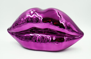Casa Padrino Luxus Deko Lippen Chrom Violett 46 x H. 25 cm - Kunstharz Deko Kuss Mund Lippen - Wohnzimmer Deko Accessoires