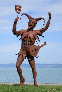 Casa Padrino Luxus Deko Narren Skulptur Rost 101 x 85 x H. 212 cm - Garten Deko Narrenfigur - Gro�e Stahl Skulptur - Garten Skulpturen - Metall Skulpturen