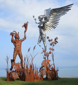 Casa Padrino Luxus Deko Skulptur Engel und Pan Rost / Silber 325 x 173 x H. 370 cm - Riesige Metall Skulptur - Riesige Garten Deko Figur - Garten Skulpturen - Metall Skulpturen