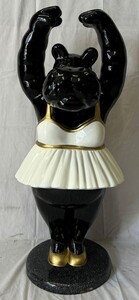 Casa Padrino XXL Deko Skulptur Nilpferd Ballerina Schwarz / Wei� / Gold H. 98 cm