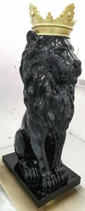 Casa Padrino Luxus Dekofigur L�we mit Krone Schwarz / Gold H. 80 cm - Wetterbest�ndige Deko Skulptur - Wohnzimmer Deko - Garten & Terrassen Deko Tierfigur