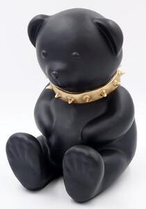 Casa Padrino Luxus Designer Dekofigur Teddyb�r mit Halsband Schwarz / Gold H. 31 cm - Kunstharz Deko Skulptur - Luxus Deko Figur - Designer Deko Figur - Luxus Accessoires