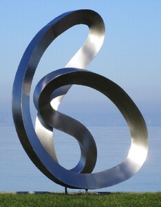 Casa Padrino Luxus Designer XXL Edelstahl Garten Skulptur Silber 165 x 80 x H. 215 cm - Riesige XXL Garten Deko - Luxus Outdoor Deko - Designer Garten Deko Accessoires