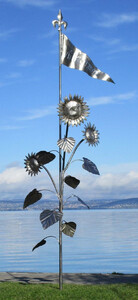 Casa Padrino Luxus XXL Edelstahl Garten Skulptur Sonnenblumen mit Flagge Silber 95 x 75 x H. 290 cm - Riesige XXL Garten Deko - Luxus Outdoor Deko - Luxus Garten Deko Accessoires