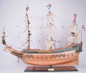 Casa Padrino Luxus Flaggschiff Batavia Naturfarben / Gr�n / Mehrfarbig 94 x 26,7 x H. 74,3 cm - Handgefertigtes Deko Schiff - Holzschiff - Segelschiff - Kriegsschiff - Luxus Deko Accessoires