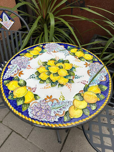 Casa Padrino Luxus Jugendstil Gartentisch Mehrfarbig / Grau  70 cm - Schmiedeeisen Garten Tisch mit Lavastein Tischplatte - Barock & Jugendstil Garten Mbel - Luxus Qualitt - Made in Italy