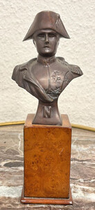 Casa Padrino Luxus Deko Bronze Napoleon B�ste auf Holzsockel Antik Bronze / Braun 10 x 7 x H. 24 cm - Bronzefigur - Dekofigur - Deko Accessoires