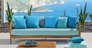Casa Padrino Luxus Massivholz Gartensofa Braun / Hellblau 220 x 94 x H. 65 cm - Wetterbest�ndiges Teakholz Sofa mit Kissen - Garten & Terrassen M�bel - Luxus Qualit�t