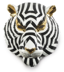 Casa Padrino Luxus Porzellan Deko Maske Tiger Schwarz / Wei� / Gold 30 x 23 x H. 38 cm - Moderne handgefertigte Wanddeko - Erstklassische Qualit�t - Made in Spain