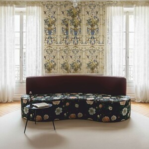 Casa Padrino Luxus Samt Sofa mit Blumenmuster Schwarz / Bunt / Lila 220 cm - Hotel M�bel - Wohnzimmer M�bel - B�ro M�bel - Luxus M�bel