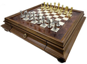 Casa Padrino Luxus Schach Set Braun / Wei� / Silber / Gold 53 x 53 x H. 9,5 cm - Holz Schachspiel - Holz Schachbrett mit handgefertigten Metall Schachfiguren - Luxus Deko Accessoires