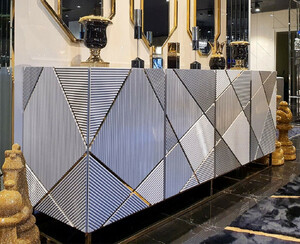 Casa Padrino Luxus Sideboard Wei-Grau / Gold 220 x 50 x H. 86 cm - Wohnzimmer Sideboard mit 4 Tren - Luxus Mbel